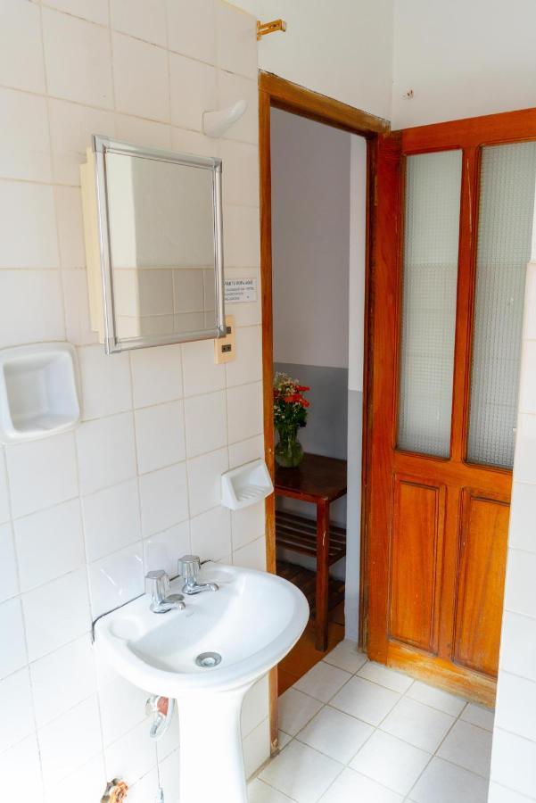 Hostal Zeballos Tarija Eksteriør billede
